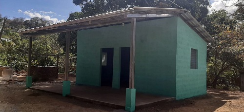 En Tola, una familia tiene garantizado  un techo digno en la comunidad Villa Gaspar García Laviana de Abajo.  