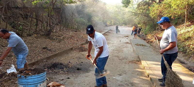 Limpieza en la bajada al Pocito de La Virge y acceso al balneario en Quezalguaque