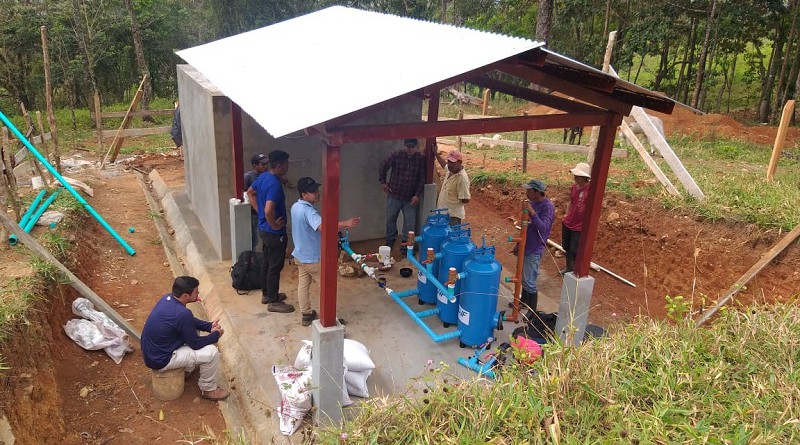 Proyecto de agua potable en la comunidad de Ocote Yaoska con avances significativos donde se instalan filtros  presurizados  para el tratamiento del líquido