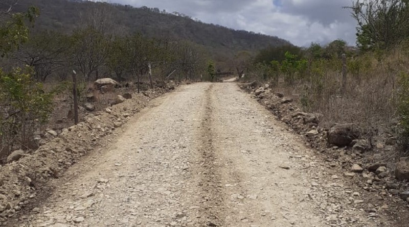 En las comunidades La Ermita y Válgame Dios, el gobierno local de Comalapa reparó 1.5 kilómetros de caminos.