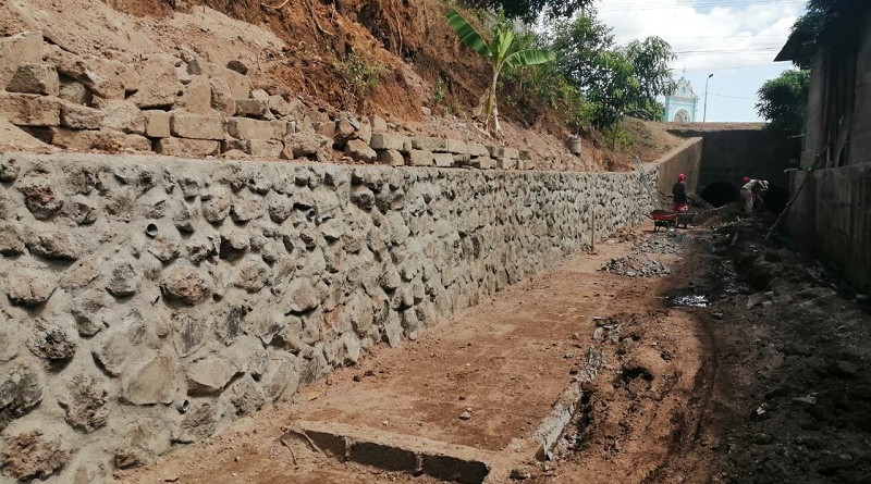 Construcción de obra de mitigación, en Diriá.