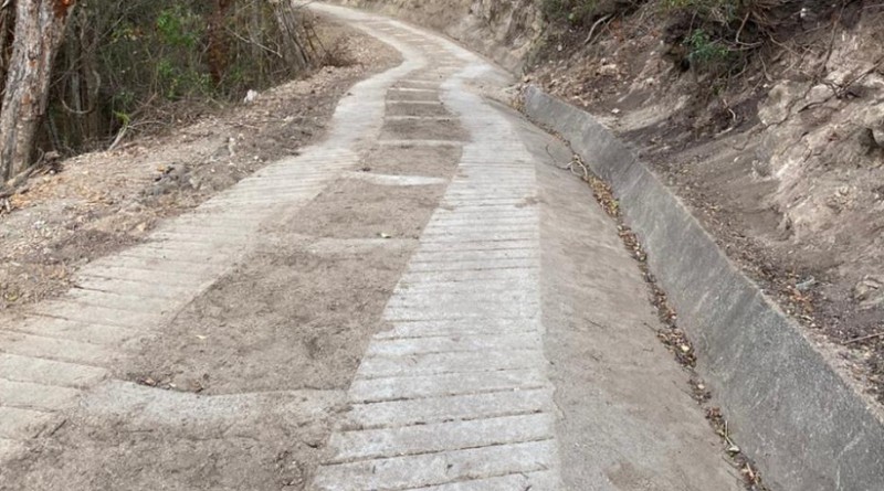 En Mozonte  hicieron huellas de rodamiento en un kilómetro de camino en la  zona rural El Cacao.