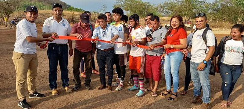 En Villa Nueva la alcaldía rehabilitó los campos deportivos de las comunidades El Pajuil y El Bonete. ( Foto campo de  la primera)