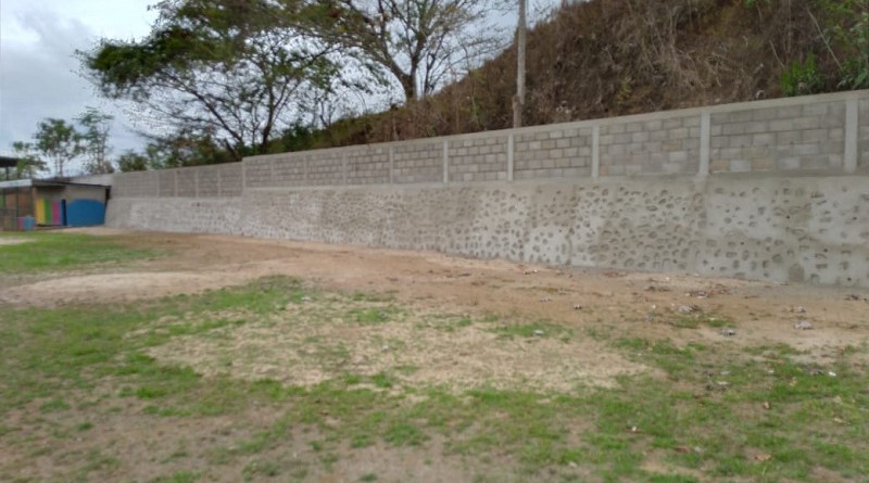 Remplazo del muro perimetral  del estadio de El Jícaro