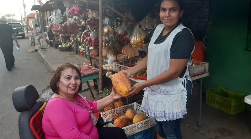 La alcaldesa de La Paz Centro, visita el mercado municipal