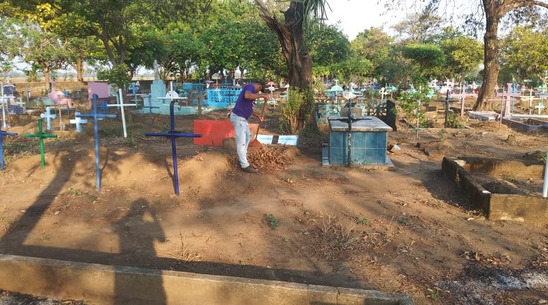 Limpieza del cementerio de Quezalguaque