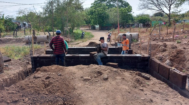 Construcción de obra de drenaje, en Mateare.