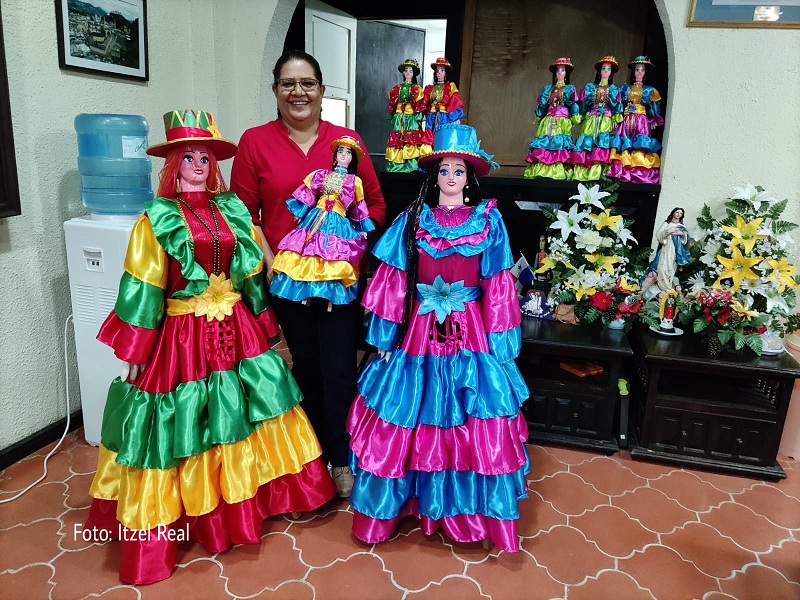 Con gigantonas símbolo de identidad nicaragüense una tradición que se remonta a los años 1700 en la comunidad indígena de Sutiaba, en León