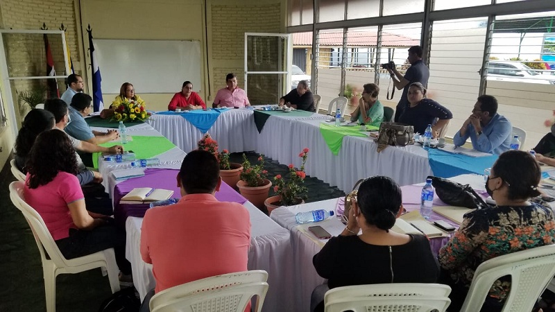 La presidenta del Inifom en sesión de trabajo con el equipo municipal de Matagalpa.