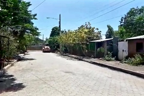 El gobierno local de Mateare adoquinó calle en el barrio Javier Saballos.