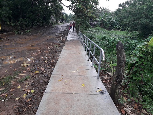 El gobierno local de Nueva Guinea hizo canales de concreto ciclópeo para drenaje y 527 metros lineales de andenes.