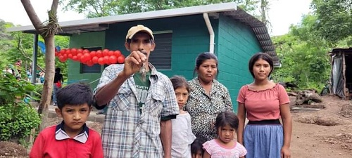 Una de las cinco viviendas para  igual número de familias de  Somoto  en el barrio Luis Alfonso Velásquez y en las comunidades Motuse y Aguas Calientes