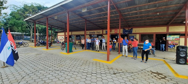 Adoquinado en la terminal de transporte de Quilali