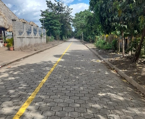 Cuatro calles adoquinó el gobierno local de Puerto Morazán, en el  barrio  19 de Julio. 