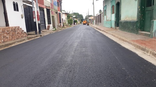 Rivas:  Cuatro calles de asfalto . en el barrio Buena Vista  Norte.