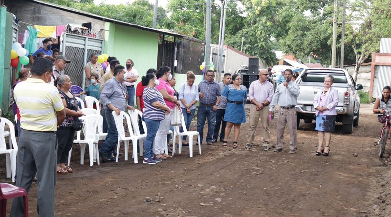 las familias del reparto Carlos Fonseca de Chinandega entregan el sitio  que será adoquinado