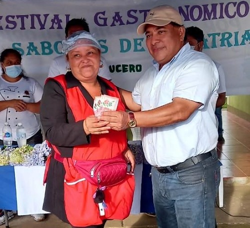 Tres mil córdobas fueron par Erlinda González con el  vigorón que presentó en el concurso de comida típica nicaragüense.