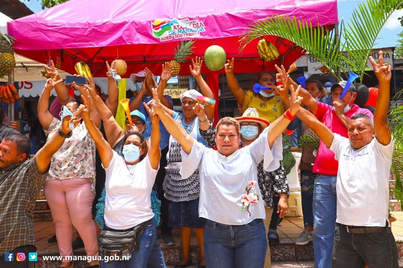 Alegrísimo y rico, así fue el espectáculo gastronómico en la plazoleta del mercado Róger Deshon donde se desarrolló el Festival Municipal Sabores de Mi Patria en el que participaron  protagonistas de 16 comedores de los ocho mercados  de Managua.