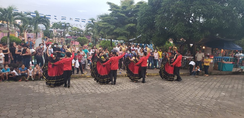 Las familias de San Miguelito  disfrutaron de la   gala artística de las escuelas municipales de coro y danza así como de la banda filarmónica en honor al patrono San Miguel Arcángel.