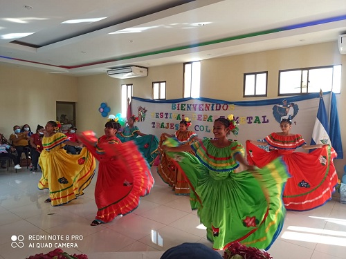Protagonistas del triangulo Minero homenajearon el Mes de Septiembre y Bicentenario con El Festival Trajes y colores de Mi Patria donde lucieron vestidos típicos nacionales, regionales y locales y múltiples danzas de identidad