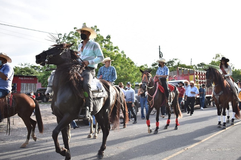 Familias del municipio El Jicaral disfrutaron del grandioso y tradicional desfile hípico 2021 en honor a sus fiestas patronales de la Vírgen de la Merced. Con la participación de caballistas de diversas partes de Nicaragua, El Salvador y Honduras.