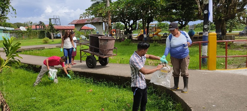 San Juan de Nicaragua: Personal de la alcaldía hizo jornada de limpieza en el barrio San Juan y en el parque de ferias San Juan Bautista.