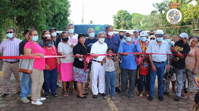 Las familias de granada inauguraron  el adoquinado y encunetado de calle en el sector El Escudo - Rastro Municipal