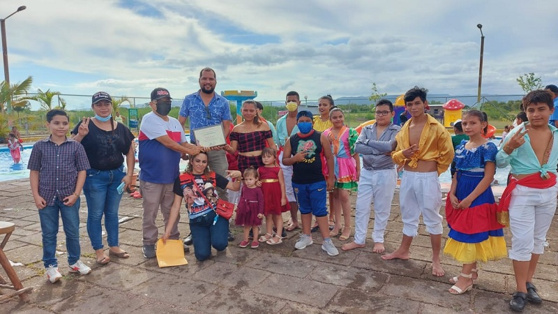El Instituto Nicaragüense de Fomento Municipal (Inifom), entregó a las autoridades del gobierno local, representado por el alcalde Luis Medal, el galardón, al parque acuático infantil del municipio, por ser el más bonito y cuidado del departamento de Matagalpa.