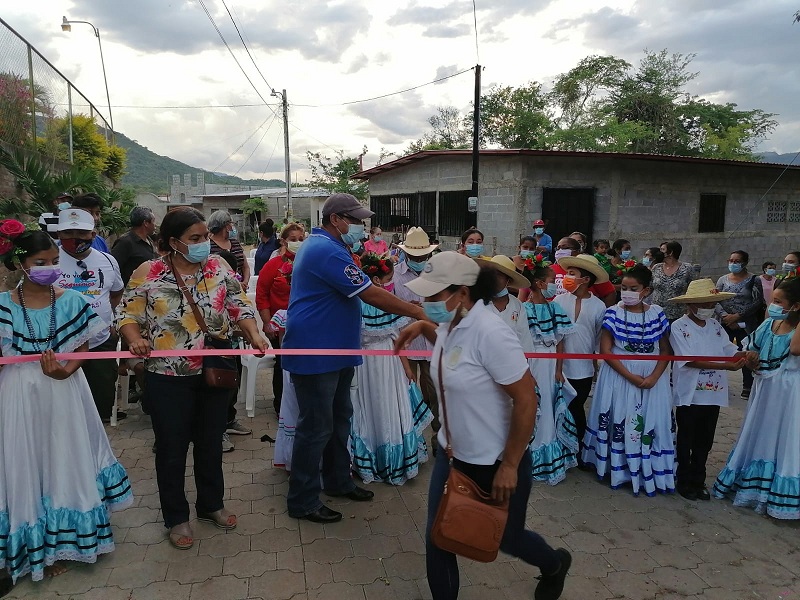 Con una inversión  cercana a los cuatro millones de córdobas, el Buen Gobierno adoquinó cinco calles en el barrio Guadalupe inauguradas por la alcaldía del FSLN y las familias. 