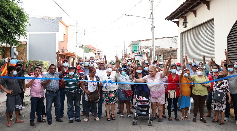Inauguración de revestimiento de t calles en el reparto Monserrat de Chinandega