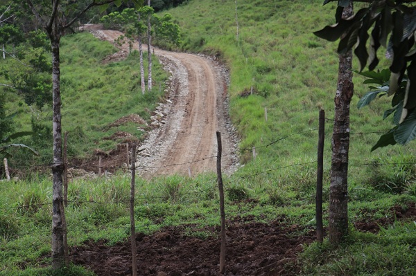 Camino rural mejorado San martín El Areno en Nueva Guinea