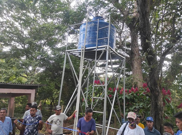 Sistema de agua potable en la comunidad El Anono en San Lorenzo