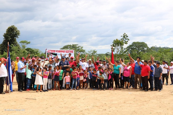 Inauguración del  nuevo campo de  béisbol en la comunidad El Floripón, Siuna