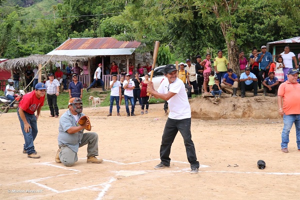 En Siuna, inauguración de  campo de béisbol en la comunidad El Floripón