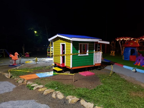 Bonito parque municipal de Bonanza con nuevos juegos infantiles
