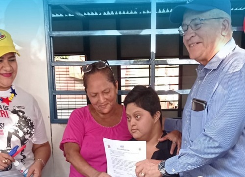 Cinco familias de los barrios Carolina Calero Central y Francisco Álvarez en Ciudad Sandino ya poseen techos dignos
