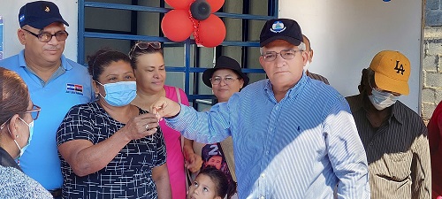 En Ciudad Sandino, la alcaldía entregó las llaves de sus casas a familias del l barrio Tangara, Oro Verde,  Francisco Álvarez e Hilario Sánchez en Ciudad Sandino.