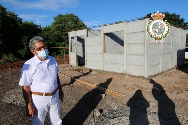 El maestro Pedro Vargas, vice alcalde de Granada,  visita las obras de construcción de las primeras viviendas del programa habitacional Bismarck Martínez