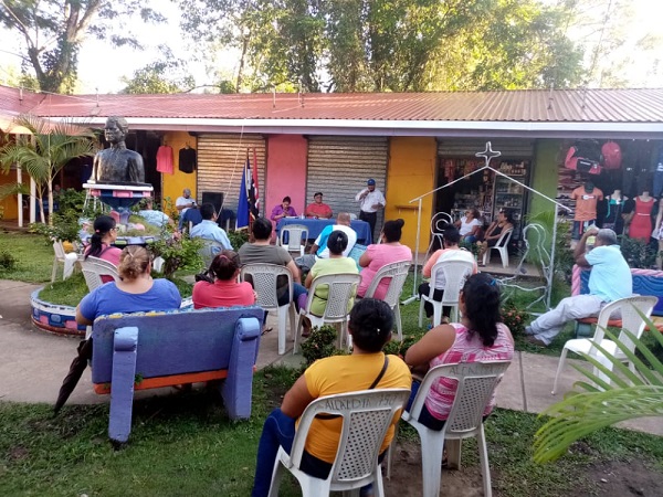 Encuentro con las familias en Boca de Sábalo, El Castillo