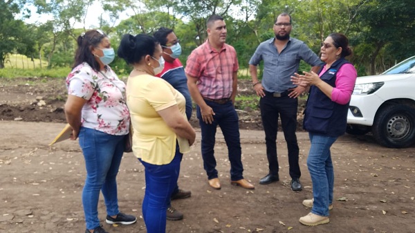 Visitando  la lotificación Checho Zeledón del Programa bismarck Martínez