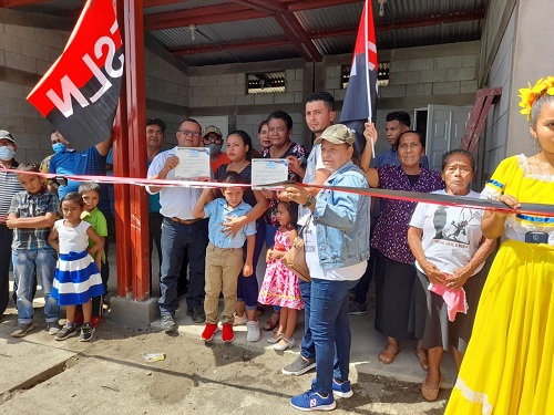 Once familias de la comunidad Oro Verde en Puerto Morazán recibieron casas