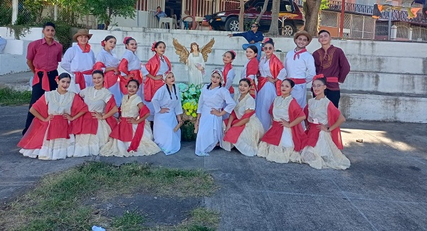 El grupo de danza Danza Prof. Rosa Emilia Tinoco de la alcaldía de san Rafael del Norte, acompañó a su patrono.