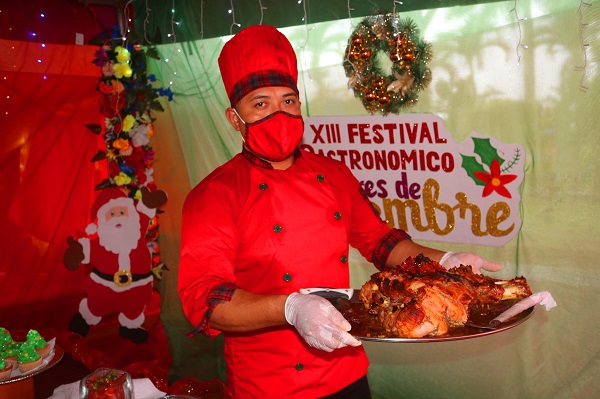 En festival departamental Sabores de Diciembre en Zelaya Central,r el Joven Elvis Amador obtuvo 1° lugar con una deliciosa pierna de Cerdo en salsa agridulce .Participará en el certamen nacional en Ocotal ..