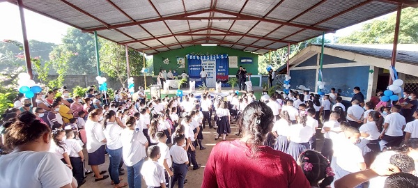 Inauguración del año escolar en Quezalguaque 