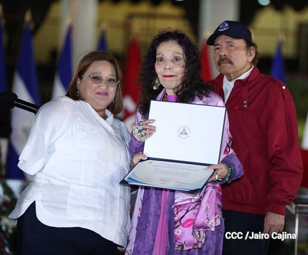Presidente y vicepresidenta Comandante Daniel y compañera Rosario y la presidenta del Consejo Supremo Electoral, Brenda Rocha