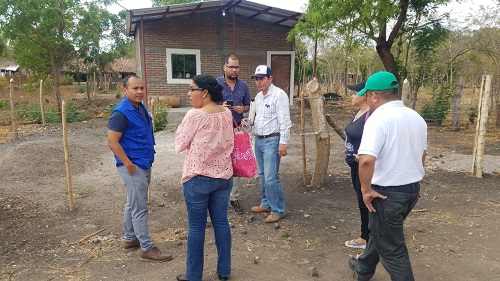 En el barrio Estelí,  estuvieron con el compañero  Iván  Pastora a quien recientemente el Buen Gobierno le entregó la  vivienda que aparece en la gráfica