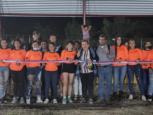El gobierno local de Mateare mejoró el campo deportivo en el barrio La Colonia