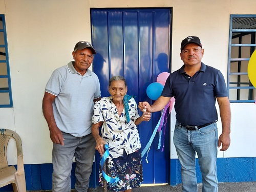 Inauguración de vivienda solidaria en barrio Raúl Salgado en Malpaisillo.
