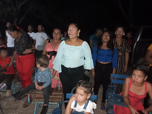 Las autoridades municipales de  Tipitapa y  las familias inauguraron  la electrificación mediante 42 paneles solares en la comunidad Nancital #2