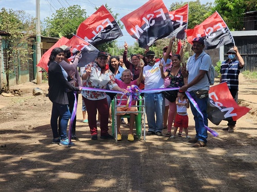 Familias del barrio 4 de Abril inauguran quince calles rehabilitadas en Mateare